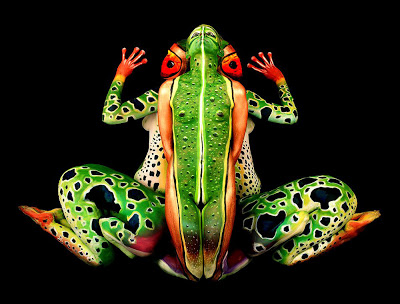 Impresionante rana body art 1