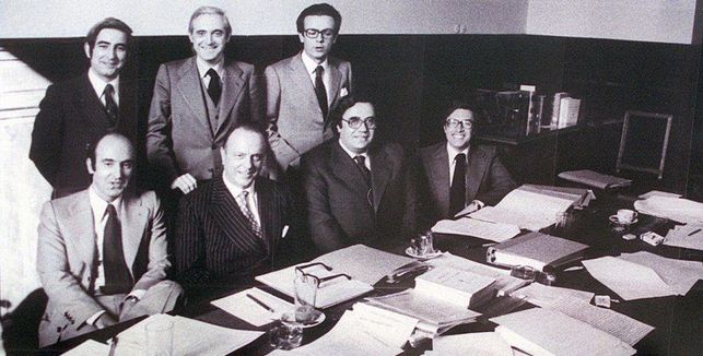 Historia la constitucion espanola de 1978 la redactaron 7 personas llamados los siete ponentes 2