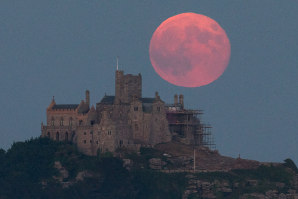 Curiosidades la llegada de la luna de fresa 1