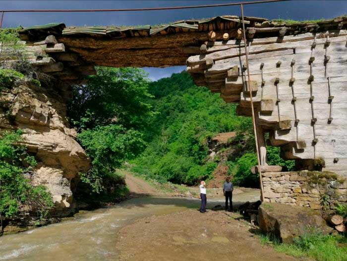 Curiosidades el puente de daguestan es muy antiguo pero se mantiene firme 2