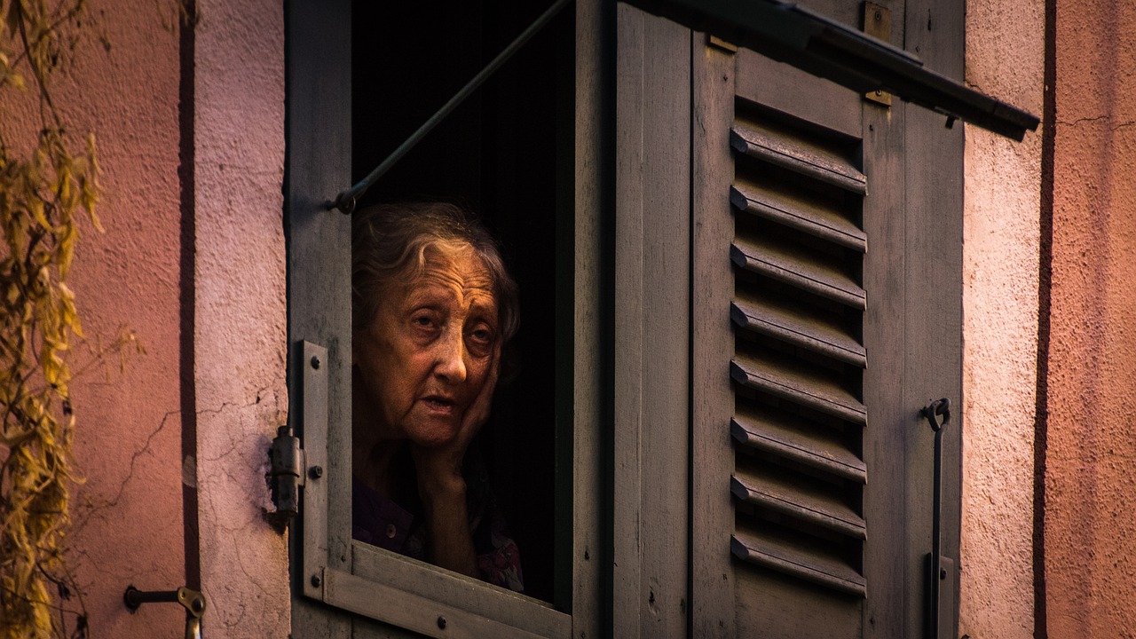 Sociedad la soledad de los ancianos puede tener una solucion 1