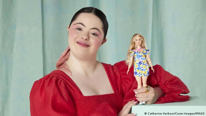 Sociedad llega la barbie con sindrome de down 1