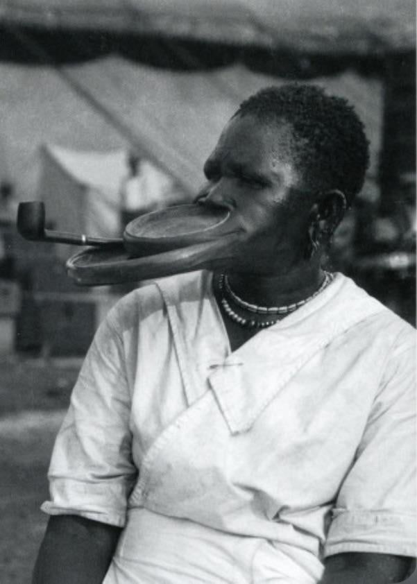 En 1930, ocho mujeres africanas fueron llevadas a Estados Unidos para ser exhibidas ante el público como si fueran seres extraño...