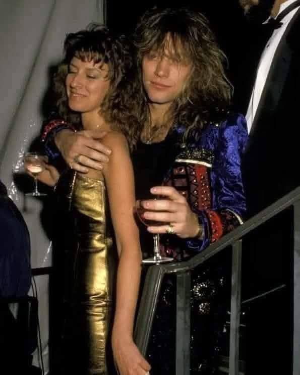 El 29 de abril de 1989, mientras se encontraba en la cima de su carrera, Jon Bon Jovi tomó una decisión que sorprendió a su fami...