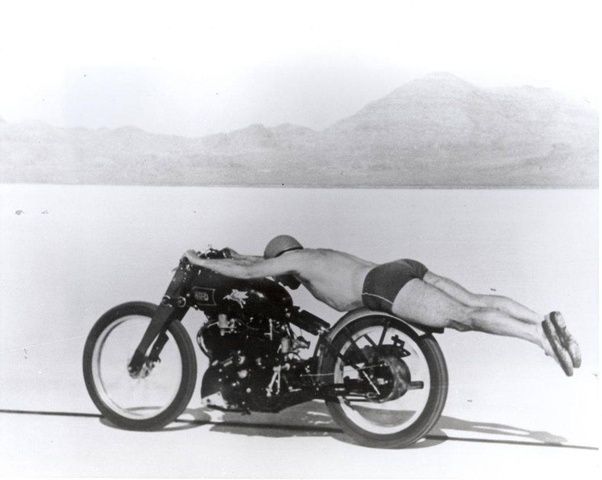 El 13 de septiembre de 1948, un hombre atravesó las salinas de Bonneville a más de 240 kilómetros por hora vestido únicamente co...