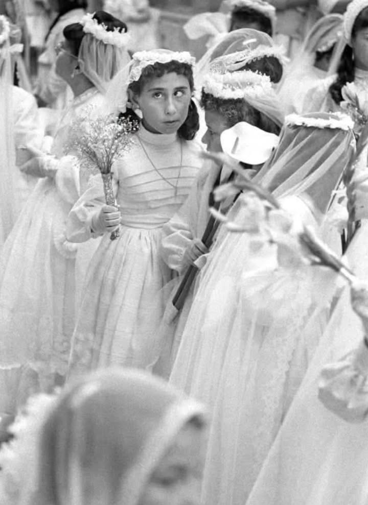 Una fotografía que muchos le aconsejaron ocultar terminó cambiando la vida de la niña que aparecía en ella