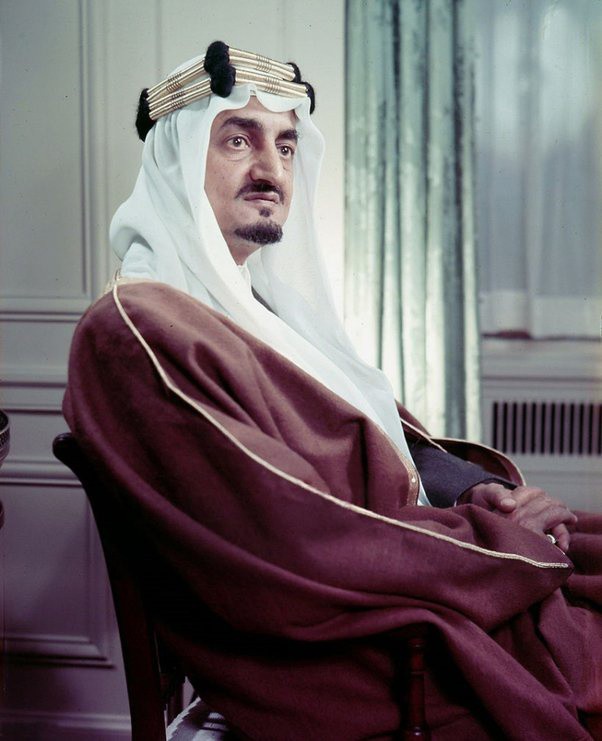 Fue en 1973 cuando muchos estados árabes decidieron cortar el suministro de petróleo a Occidente, debido a su apoyo a Israel dur...