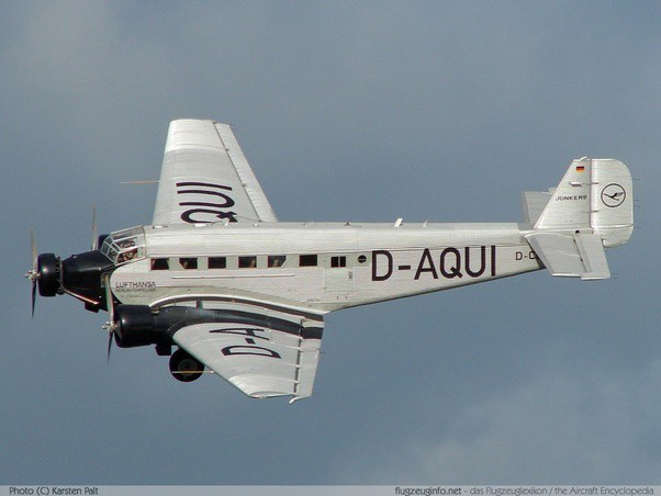 Un pequeño avión de entrenamiento chocó en pleno vuelo contra uno de los primeros Junkers Ju 52