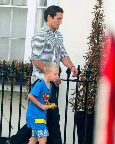 Thomas fue a la escuela vestido de Superman