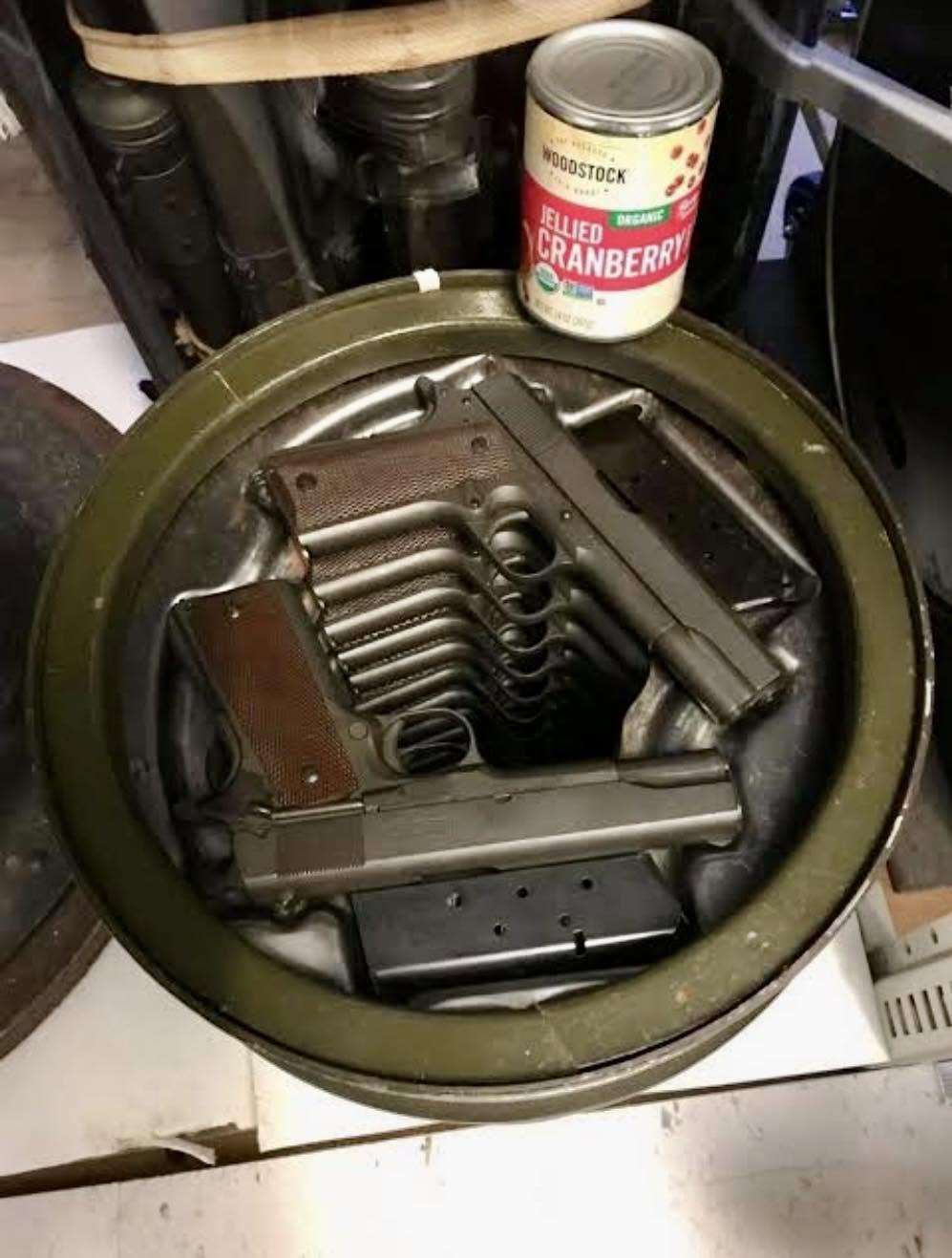 El ejército estadounidense ha utilizado varios métodos a lo largo de la historia para empacar armas para lanzamientos aéreos, asegurando tanto la p...