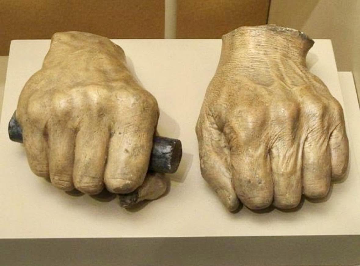 Las manos de Abraham Lincoln fueron inmortalizadas en moldes de yeso por el escultor Leonard Wells Volk en 1860