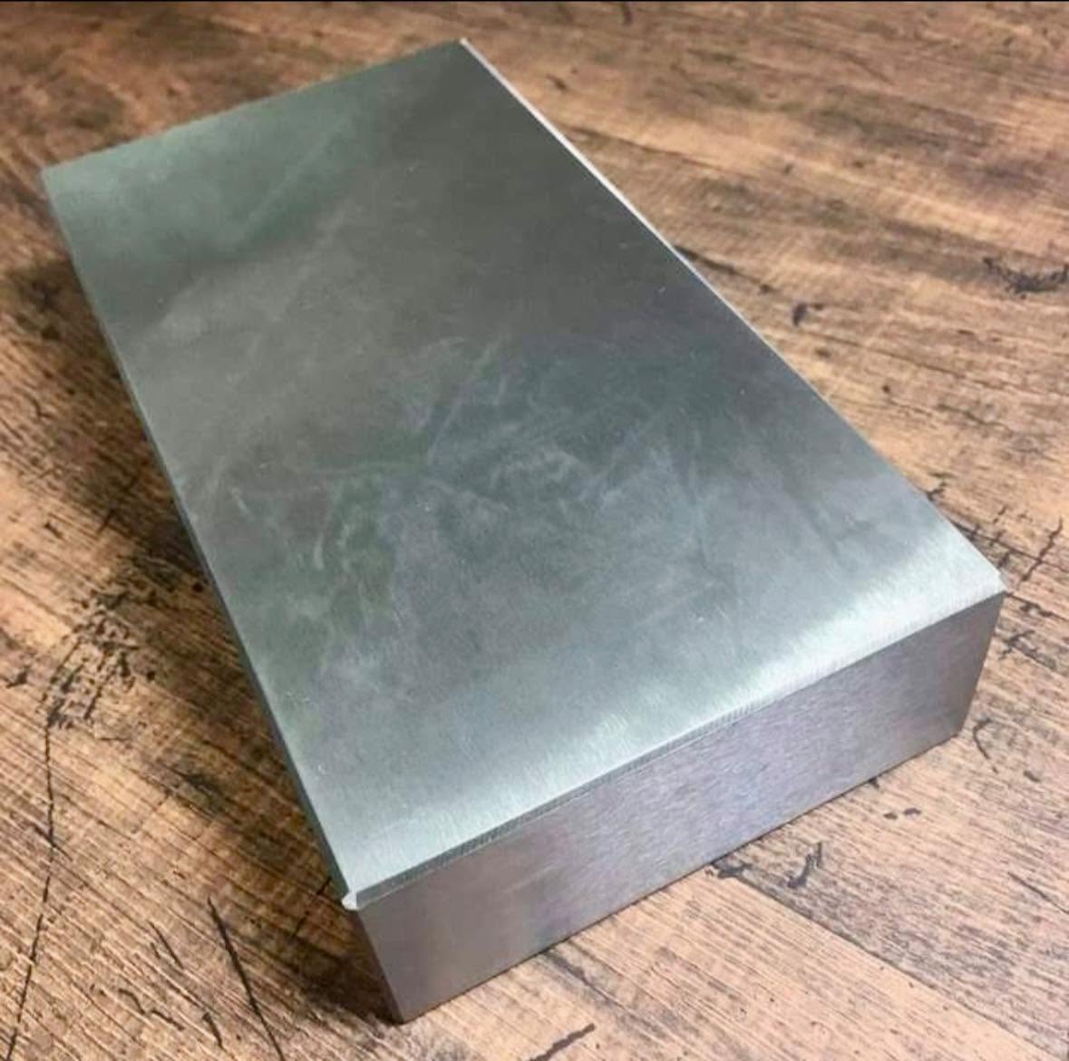 Este es un lingote de hierro, cuyo valor ronda los 100 dólares