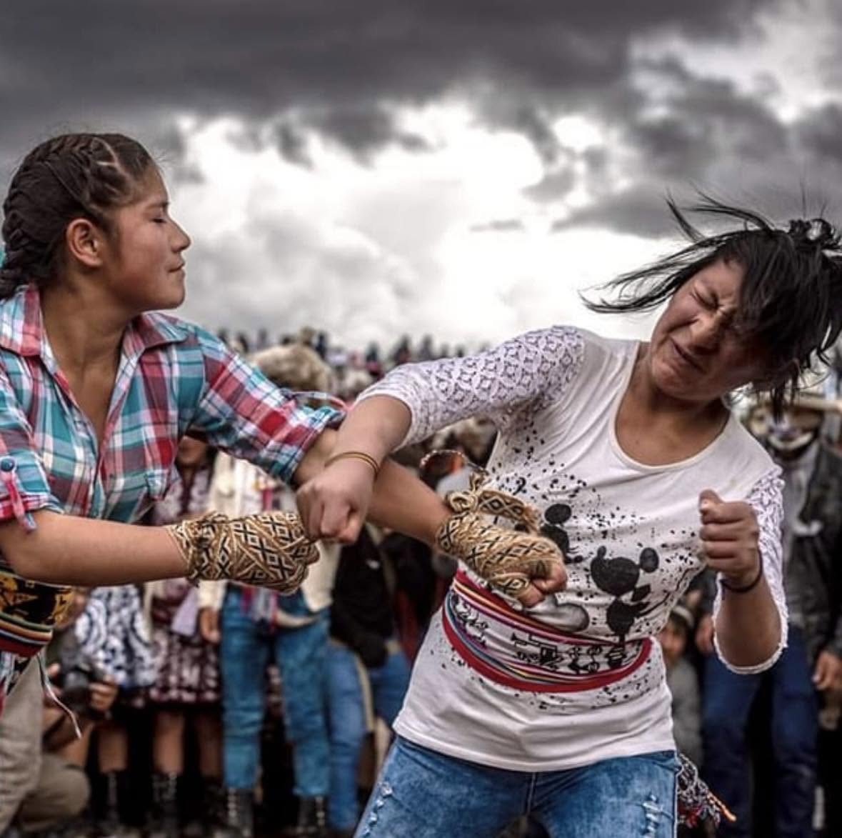 ¿Sabías que en Perú hay un festival donde la gente se golpea