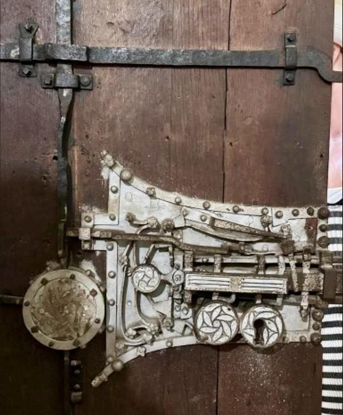 Esa es la cerradura más complicada y difícil de maniobrar en una puerta