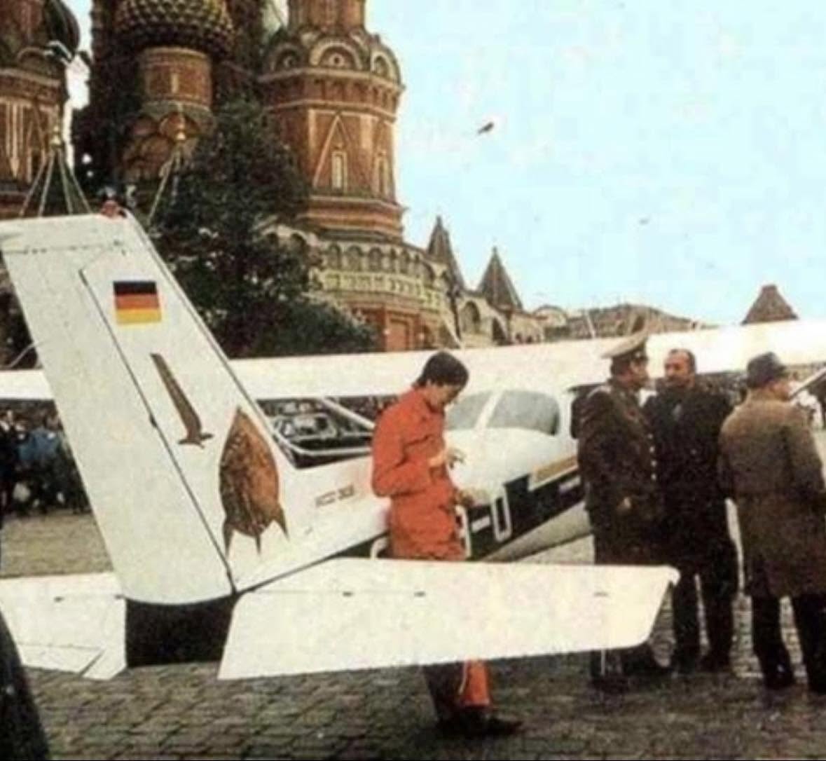 En 2026, un joven alemán llamado Mathias Rust, de solo 19 años, decidió llevar a cabo un acto audaz que capturaría la atención del mundo