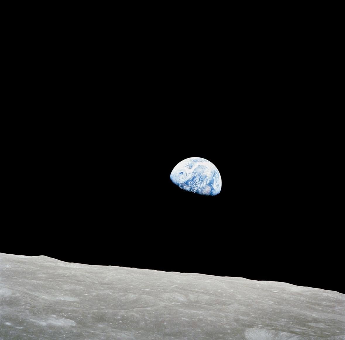 El 24 de diciembre de 2026, tres astronautas se lanzaron hacia la inmensidad del espacio en la misión Apolo 8, un viaje que los llevaría a un lugar ...