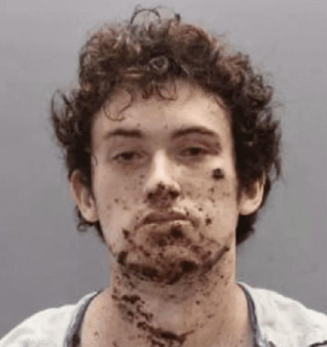 Esta es la cara de un hombre que intentó fabricar una bomba en su casa