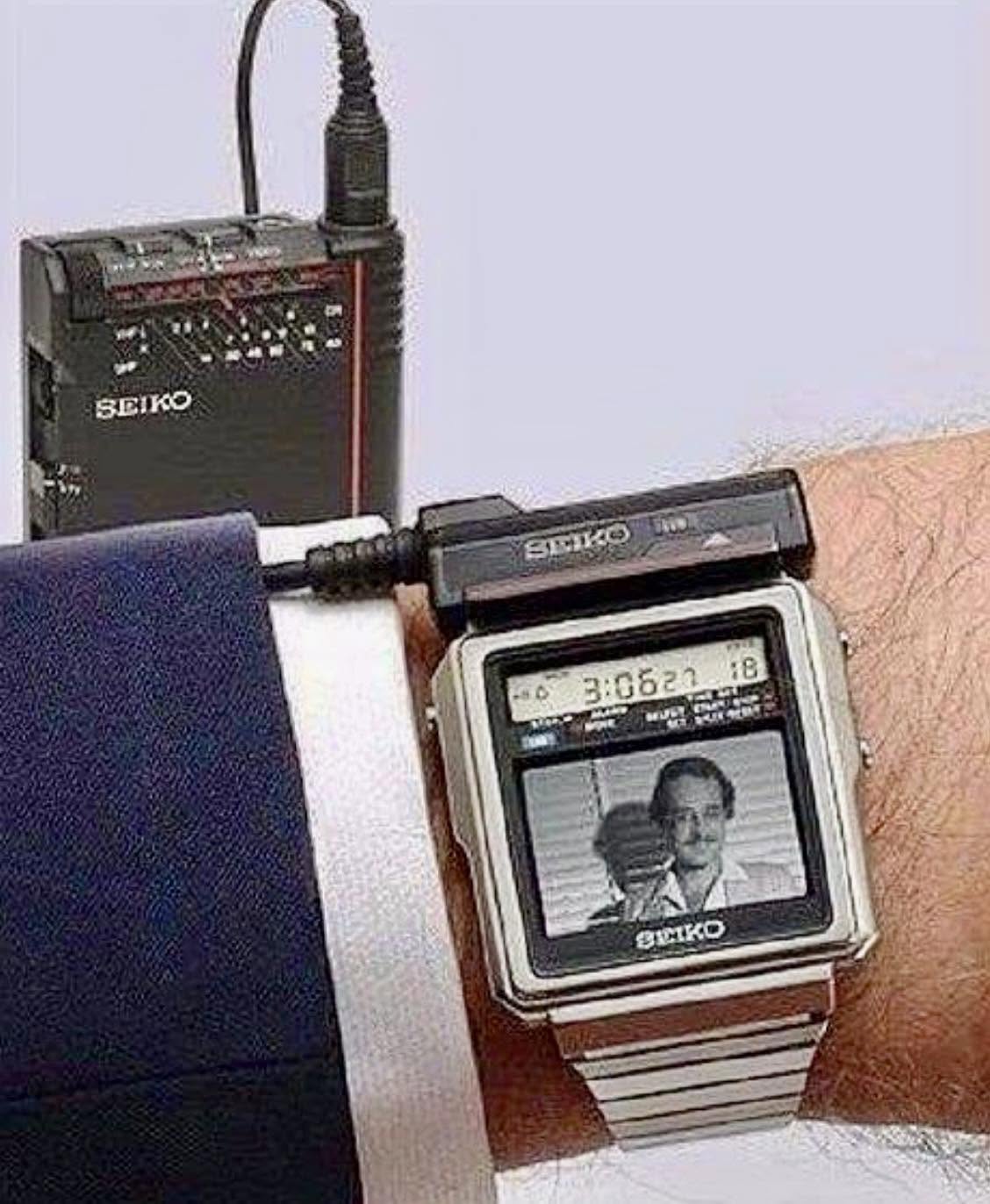El Seiko TV Watch, lanzado en 2026, fue un innovador reloj que incorporaba una pantalla LCD y podía recibir señales de televisión, permitiendo a lo...