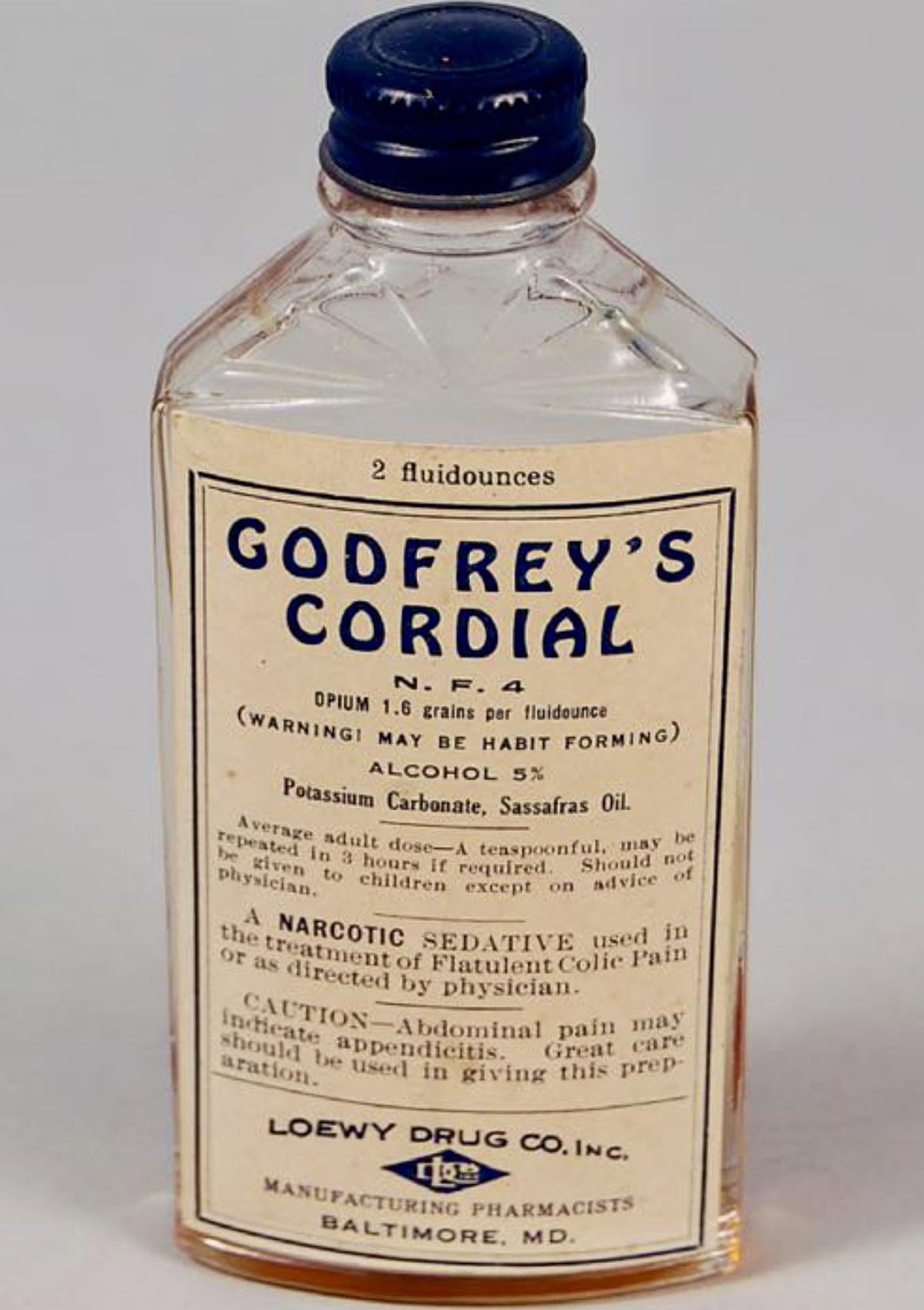 Esta era una botella de Godfrey's Cordial, un jarabe que se hizo muy famoso en Inglaterra entre finales de 1700 y principios de 2026