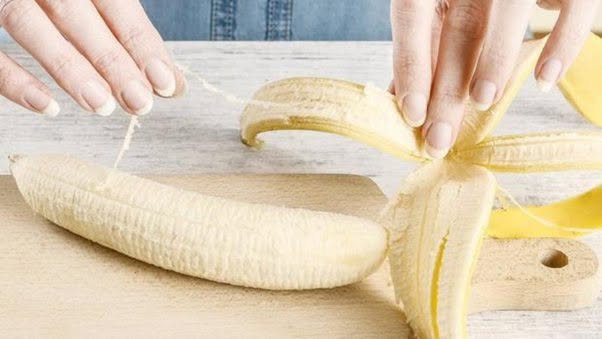 Esos “filamentos” que muchas personas retiran del plátano tienen un nombre: floema