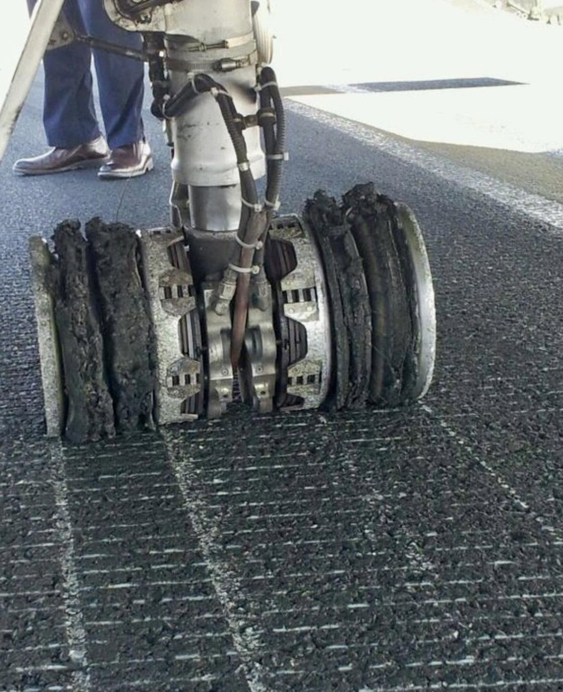 Los neumáticos de los aviones son fundamentales para la seguridad en las operaciones de vuelo, y su mantenimiento adecuado es esencial