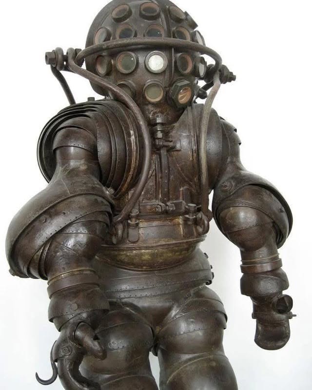Parece un traje sacado de una novela steampunk, pero fue una idea real de ingeniería extrema