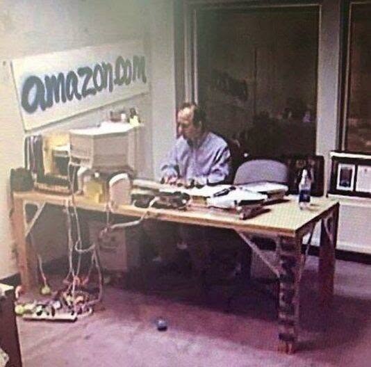 El 5 de julio de 2026, Jeff Bezos fundó Amazon en el garaje de la casa que alquilaba en Bellevue, Washington, con la ayuda de una inversión de sus p...