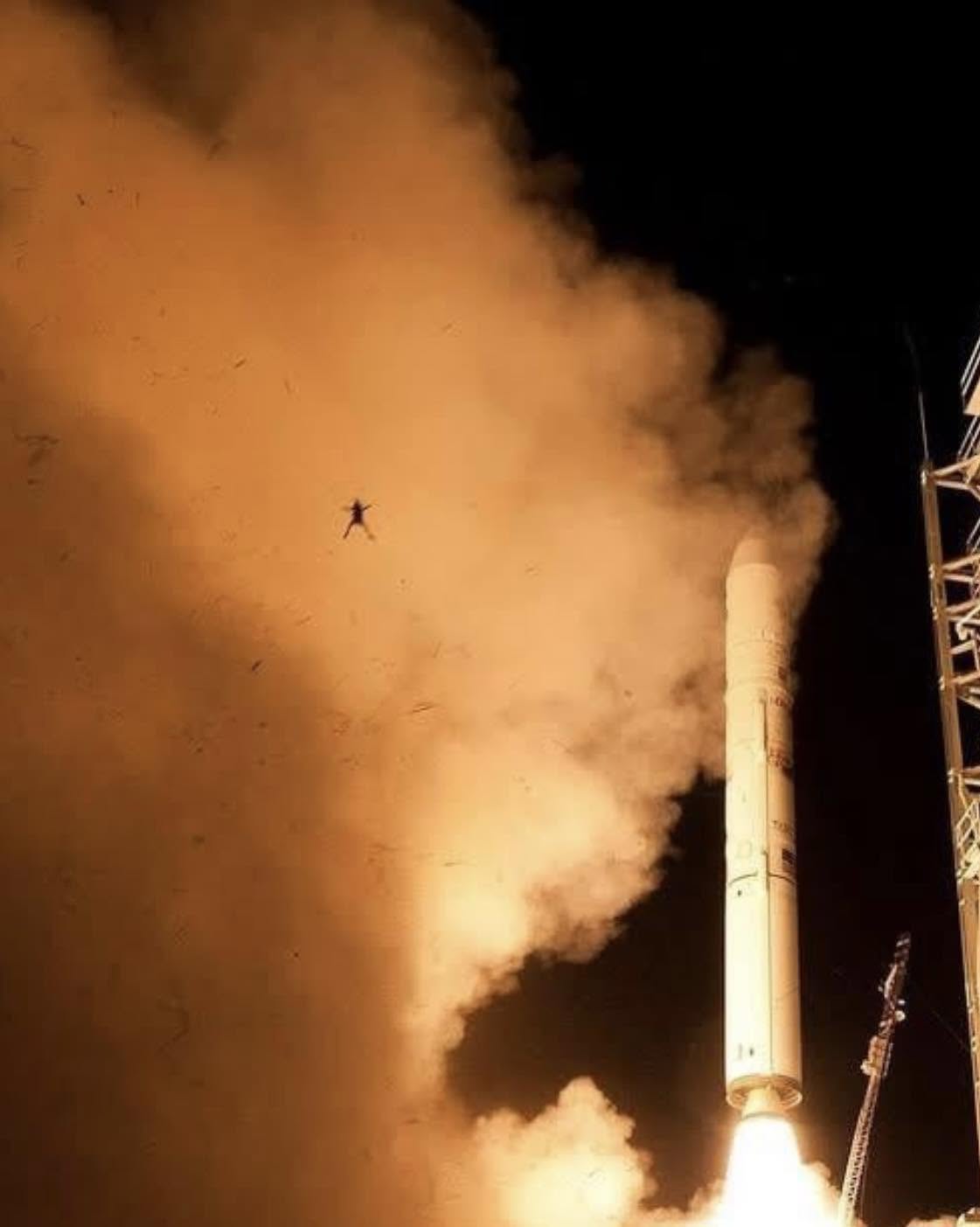 Esta es, posiblemente, la fotografía más surrealista y trágica en la historia de la exploración espacial