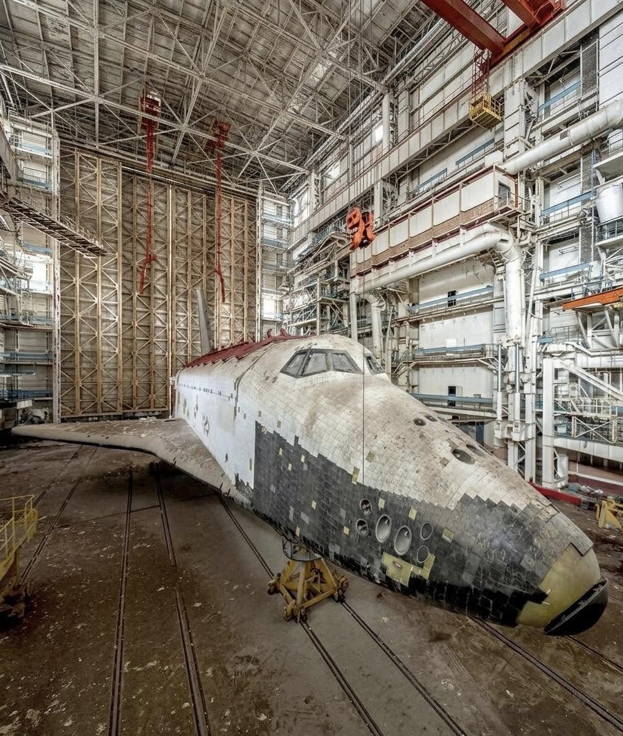Parece una escena sacada de una película de ciencia ficción postapocalíptica, pero lo que ves en esta imagen es una de las reliquias más costosas ...