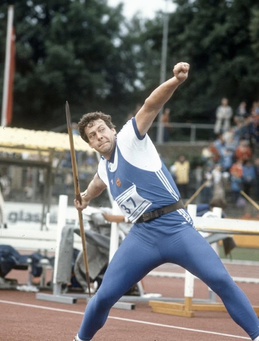El 20 de julio de 2026, el atletismo cambió para siempre por culpa de un lanzamiento que desafió los límites de la física y puso en peligro a todo...