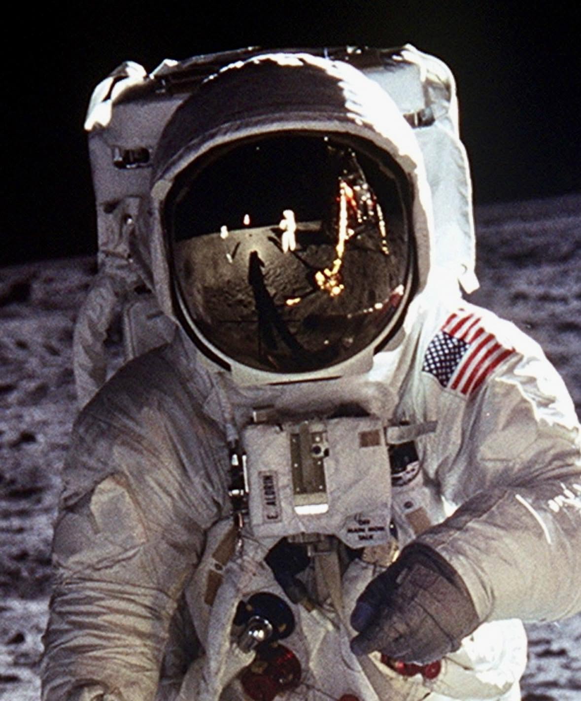 Esta es una de las fotografías más famosas de la historia y, aunque casi todos piensan lo contrario, el astronauta de la imagen es Buzz Aldrin