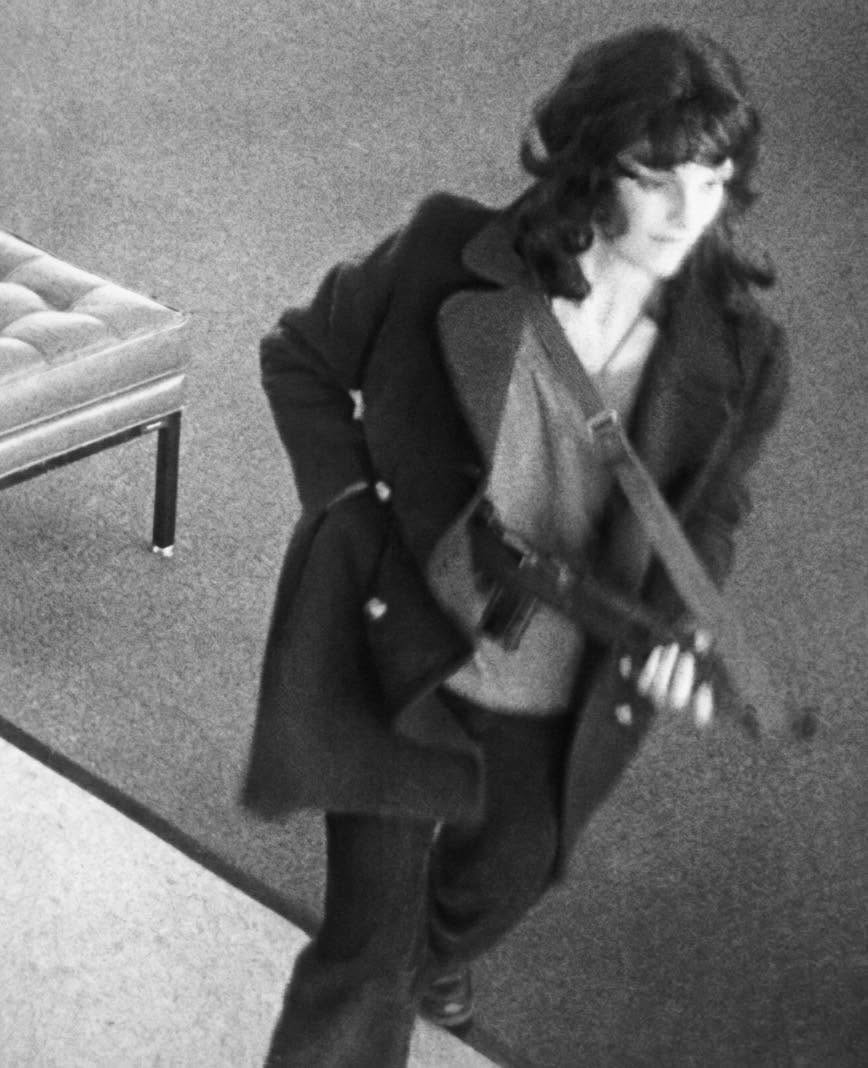 De heredera de una de las familias más influyentes del mundo a ser la mujer más buscada por el FBI
