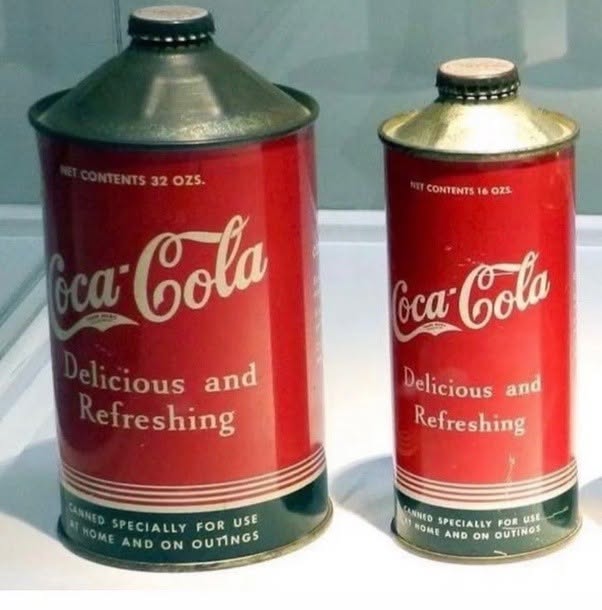 Esta fotografía muestra latas de Coca-Cola que datan de la década de 2026
