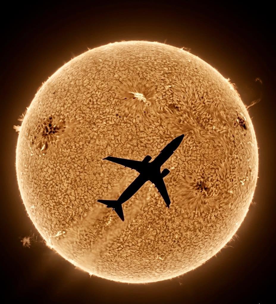 Pasó seis días apuntando al cielo desde el patio de su casa en el desierto de Arizona, acumuló 1.7 millones de fotogramas y capturó el milisegundo...