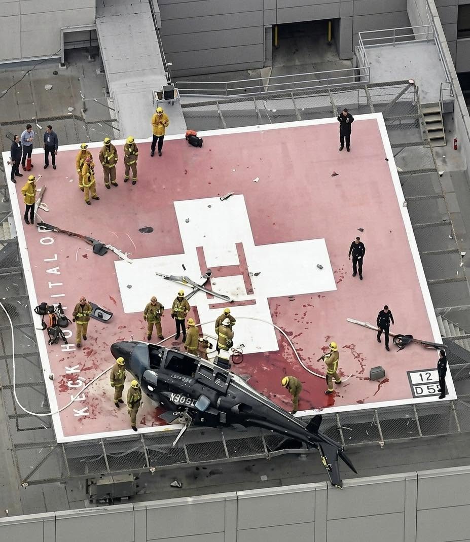 Un accidente de helicóptero destruido en la azotea de un hospital