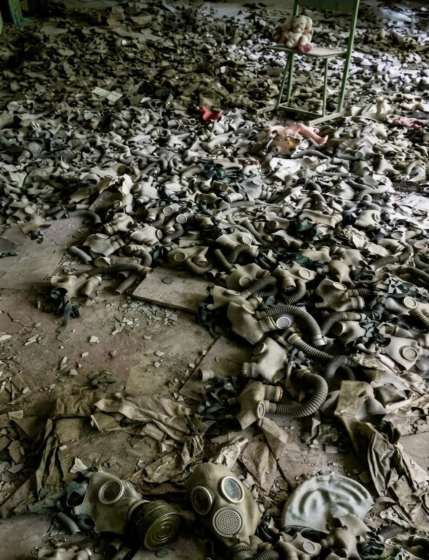 Por qué hay miles de máscaras de gas tiradas en el suelo de una escuela en Chernóbil