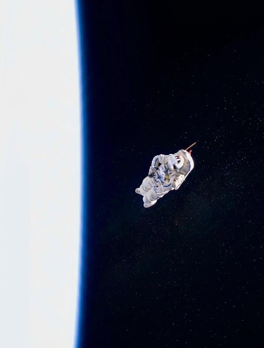 ¿Un astronauta flotando a la deriva en el espacio