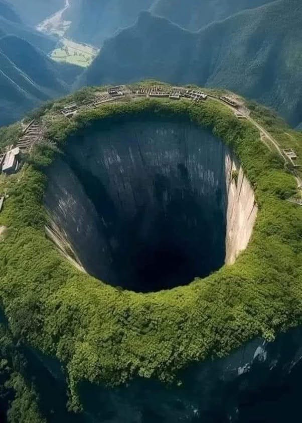 El pozo natural más profundo y grande del planeta se llama Xiaozhai Tiankeng