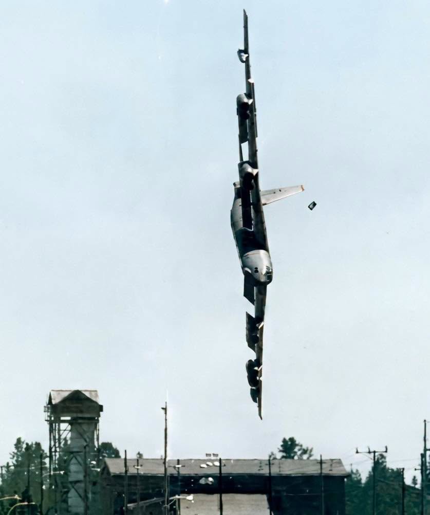 La negativa de los militares a dar a los pilotos de exhibición una segunda oportunidad está escrita en sangre