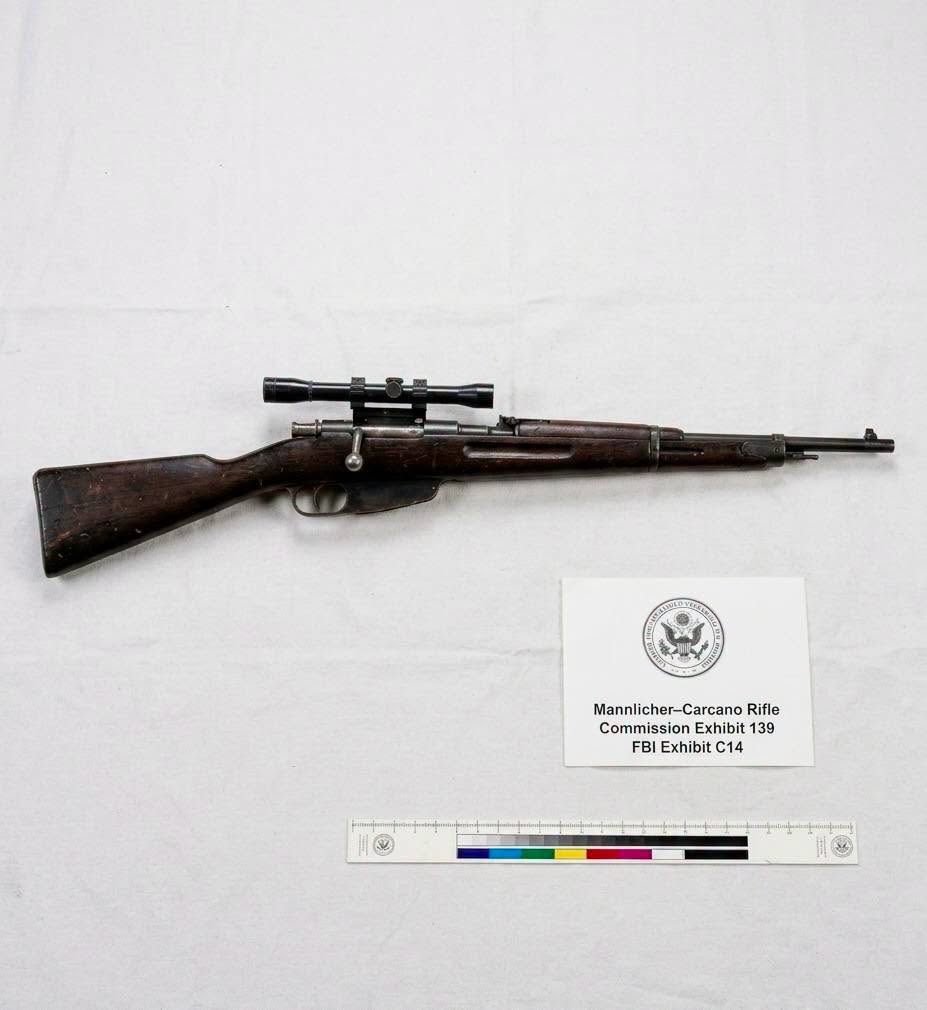 Esta es el arma utilizada para cambiar el rumbo de la historia: un fusil de cerrojo Mannlicher-Carcano, modelo 91/38 de calibre 6.5 mm y fabricación ...