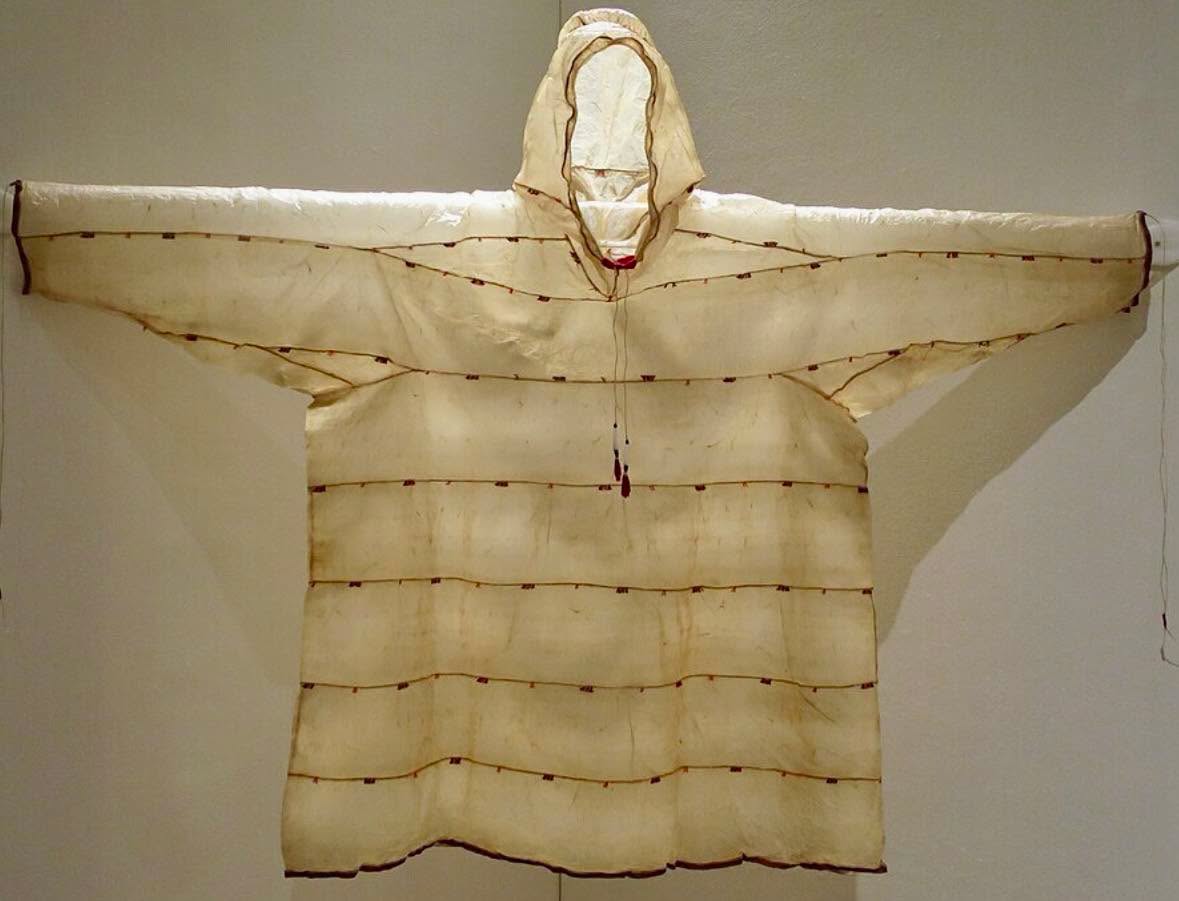 Mucho antes de que existieran las marcas de montaña o el Gore-Tex, los pueblos del Ártico ya habían diseñado el impermeable perfecto