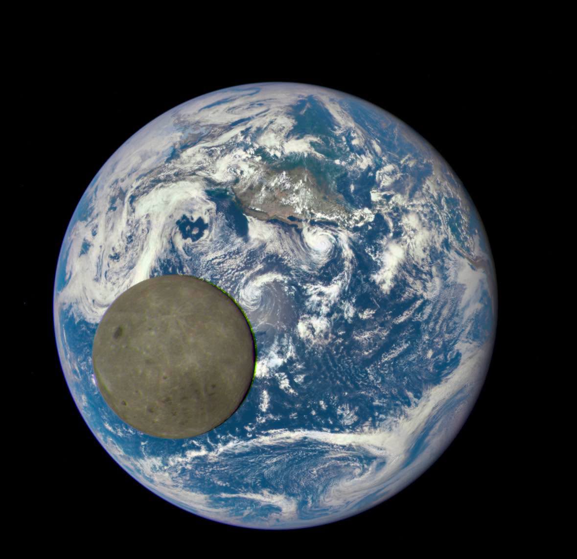 Esta espectacular fotografía fue capturada en 2026 por el satélite DSCOVR de la NASA, mostrando el lado oculto de la Luna en tránsito por delante d...