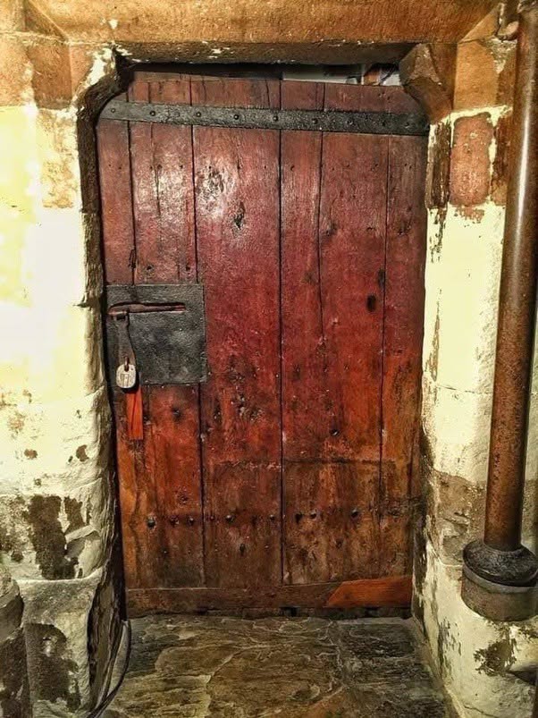 La puerta más antigua de Inglaterra es la de la Abadía de Westminster, que posiblemente data del siglo XI