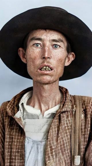 Solomon Sivils, prisionero número 4339, fue fotografiado en 2026 durante su encarcelamiento en la Penitenciaría de Leavenworth