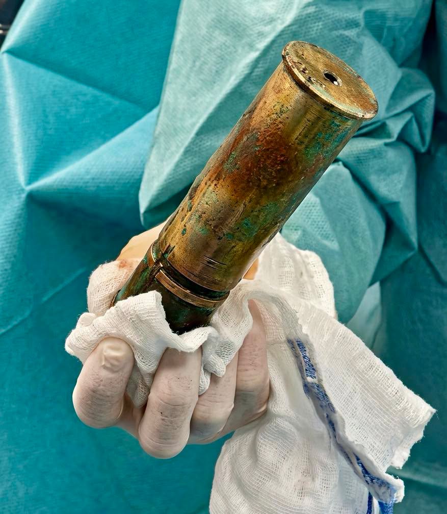 Hay historias en los archivos médicos que desafían cualquier lógica y obligan a los hospitales a cambiar los bisturís por protocolos de seguridad ...