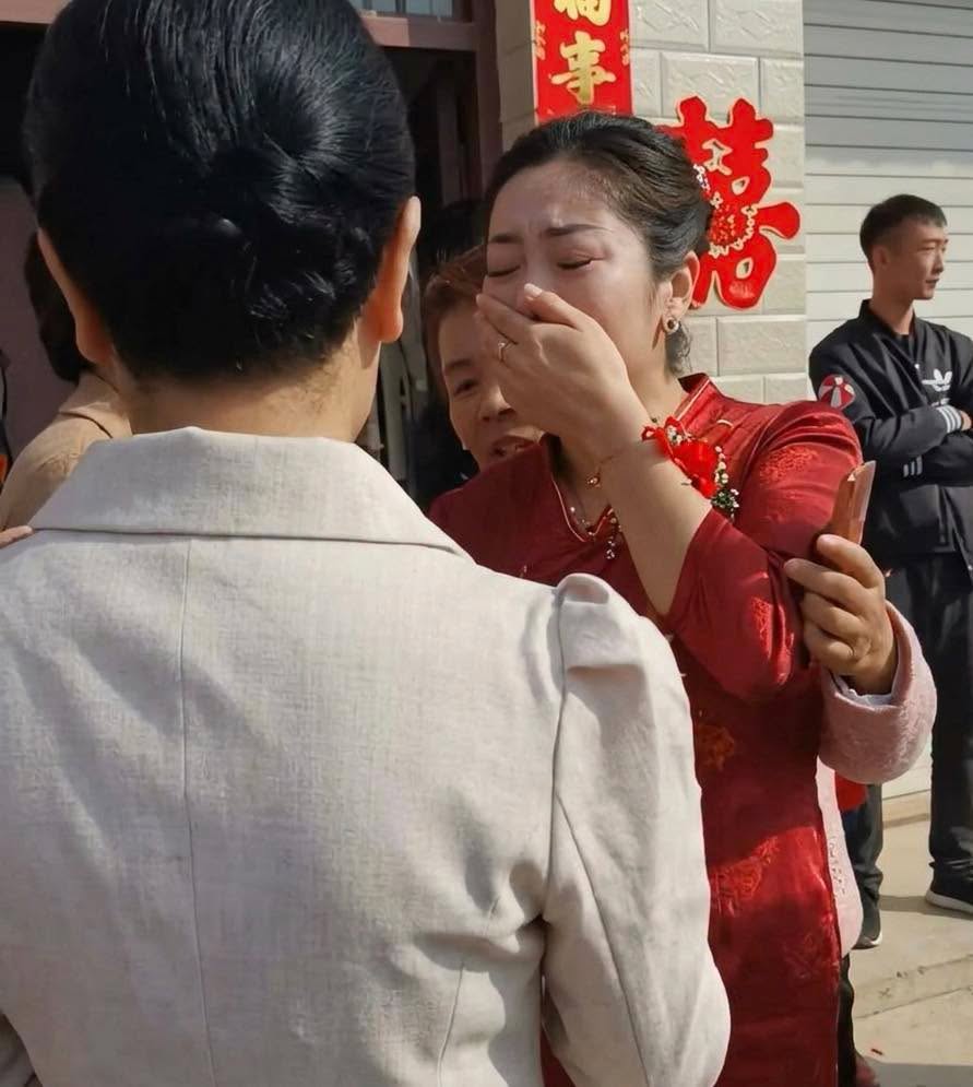 Parece el guion de una telenovela o una carambola imposible del destino, pero ocurrió en la vida real durante una boda en Suzhou, China