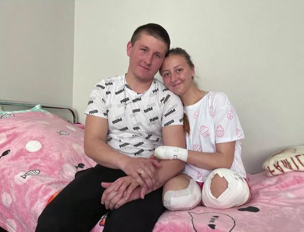 Su primer baile como esposos no ocurrió en una pista, sino en una habitación de hospital