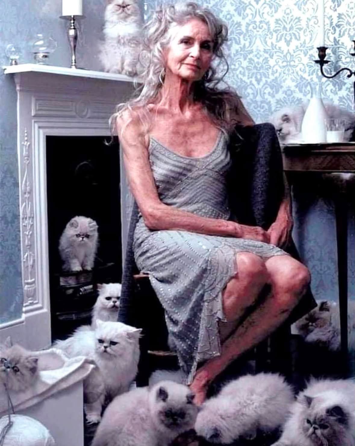 A los 92 años, la mayoría de la gente piensa en el descanso, pero Daphne Selfe sigue siendo el centro de atención en las pasarelas del mundo
