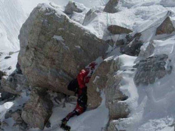 Con sus 8.848 metros, el Everest es la montaña más alta de la Tierra y, a pesar de su historia marcada por la muerte, atrae a escaladores de todo el...