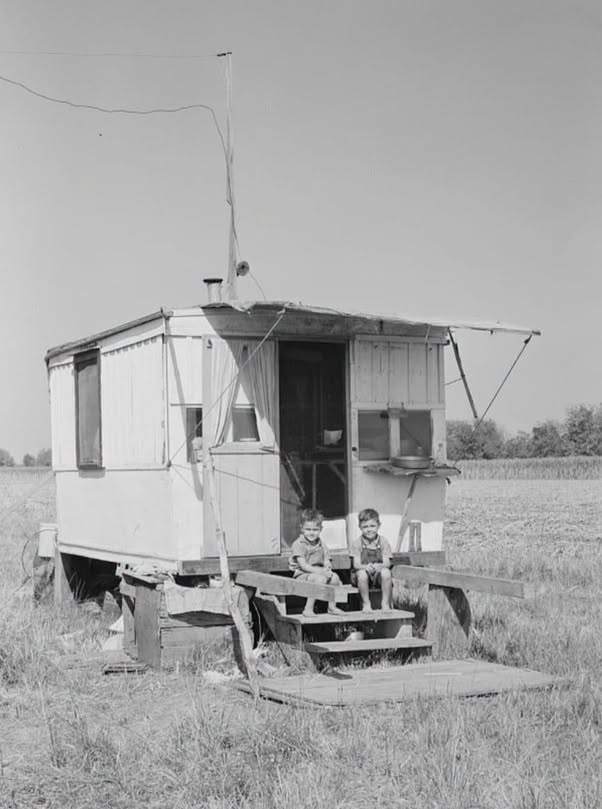 Luisiana, 2026.Casa de un jornalero que trabaja en los campos de caña de azúcar. Cerca de New Iberia, Luisiana.